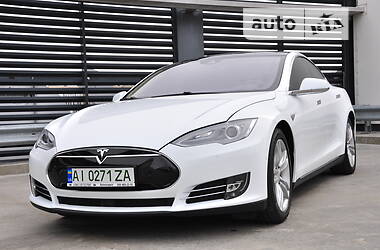 Хэтчбек Tesla Model S 2015 в Броварах