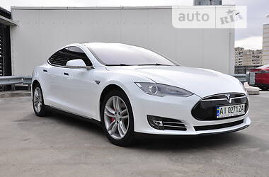 Хэтчбек Tesla Model S 2015 в Броварах