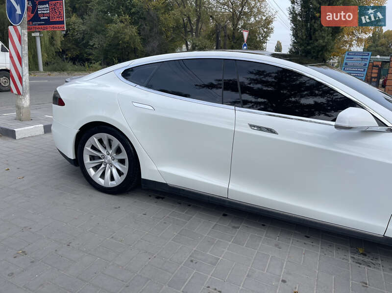 Лифтбек Tesla Model S 2013 в Днепре