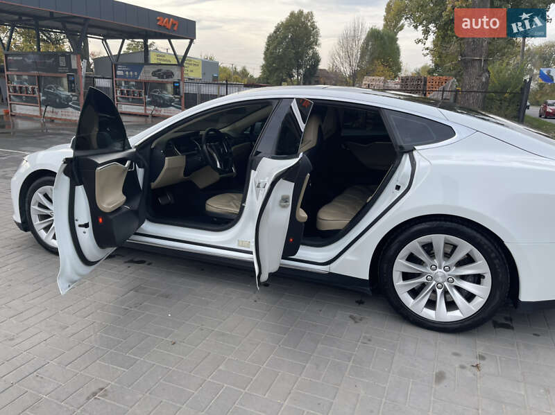Лифтбек Tesla Model S 2013 в Днепре