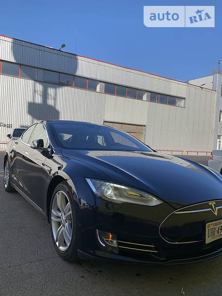Седан Tesla Model S 2015 в Кропивницком