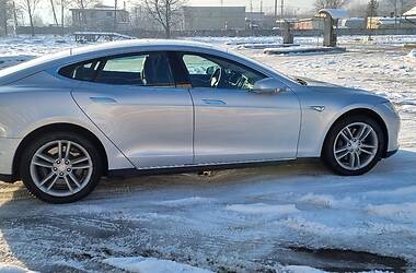 Лифтбек Tesla Model S 2015 в 