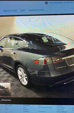 Седан Tesla Model S 2015 в Ровно