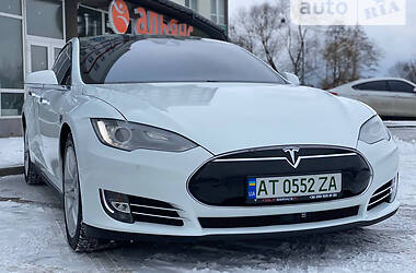 Ліфтбек Tesla Model S 2015 в Івано-Франківську