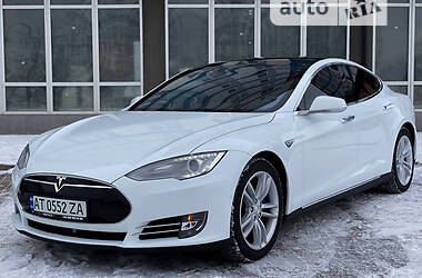 Ліфтбек Tesla Model S 2015 в Івано-Франківську