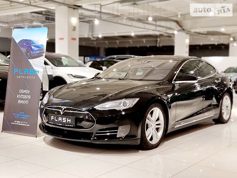 Седан Tesla Model S 2015 в Киеве