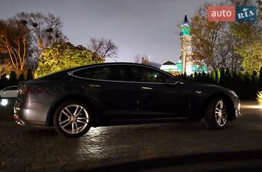 Лифтбек Tesla Model S 2015 в 