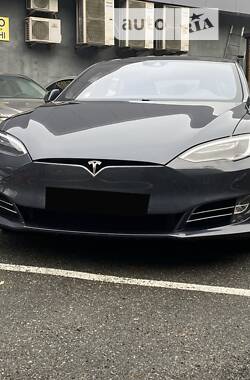 Хэтчбек Tesla Model S 2016 в Киеве