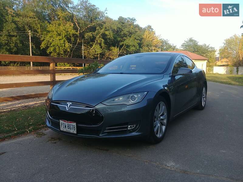Ліфтбек Tesla Model S 2014 в Києві