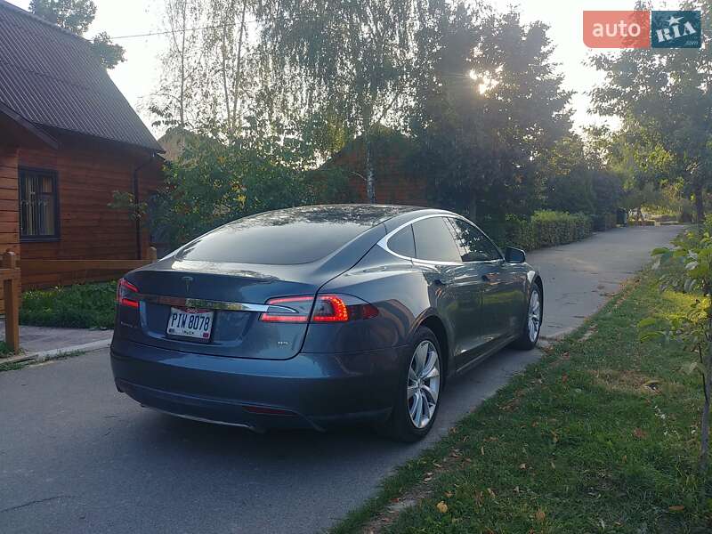 Ліфтбек Tesla Model S 2014 в Києві