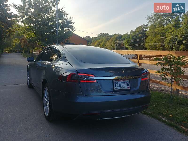 Ліфтбек Tesla Model S 2014 в Києві