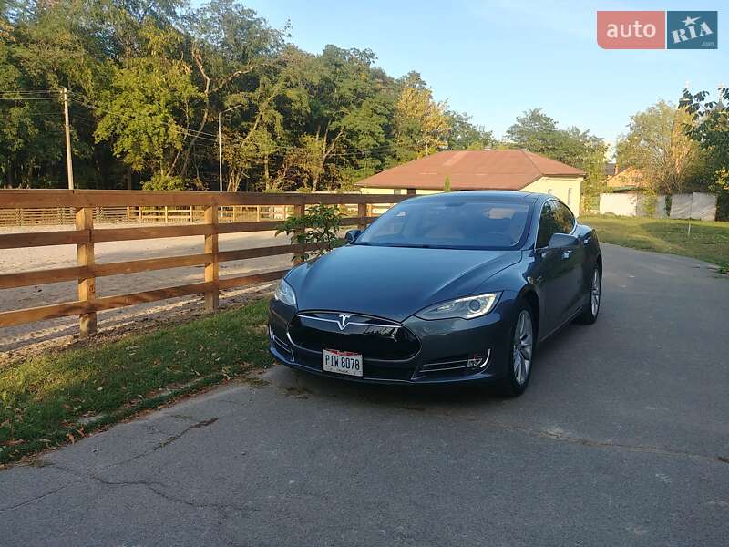 Ліфтбек Tesla Model S 2014 в Києві