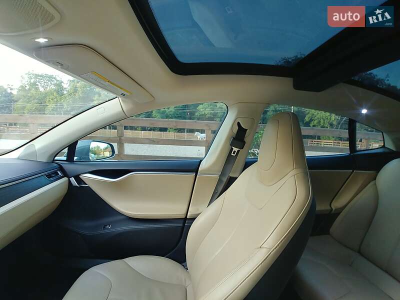 Ліфтбек Tesla Model S 2014 в Києві