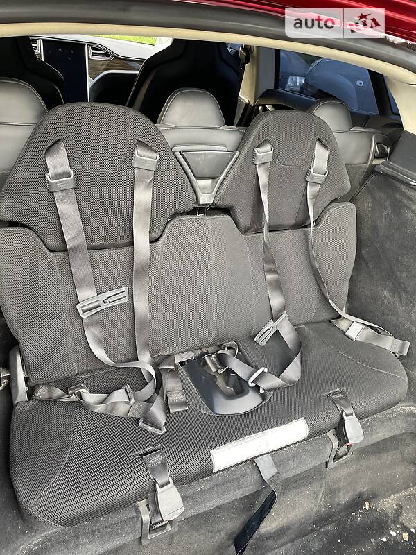 Лифтбек Tesla Model S 2014 в Львове