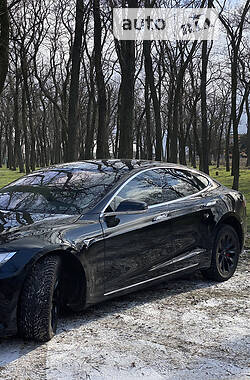 Седан Tesla Model S 2016 в Черновцах