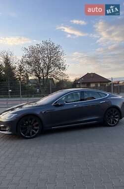 Седан Tesla Model S 2018 в 