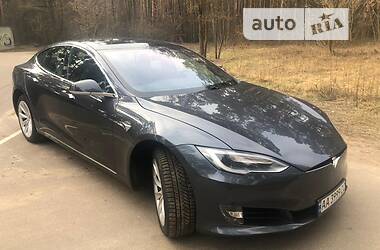 Седан Tesla Model S 2016 в Києві