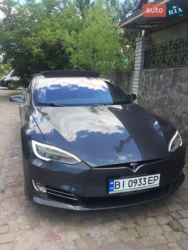 Хэтчбек Tesla Model S 2016 в Кременчуге