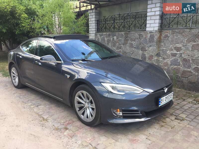 Хэтчбек Tesla Model S 2016 в Кременчуге