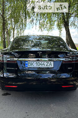 Седан Tesla Model S 2018 в Дубно