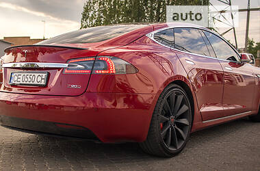 Лифтбек Tesla Model S 2016 в Черновцах