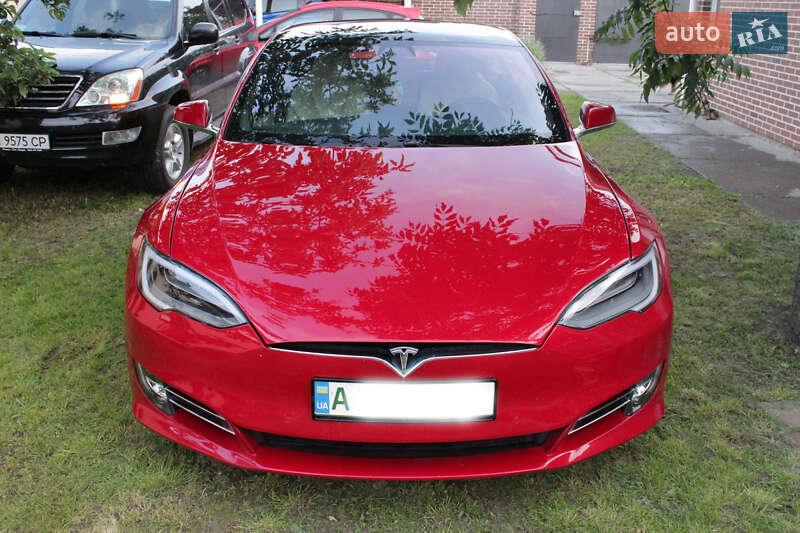Tesla Model S 2019