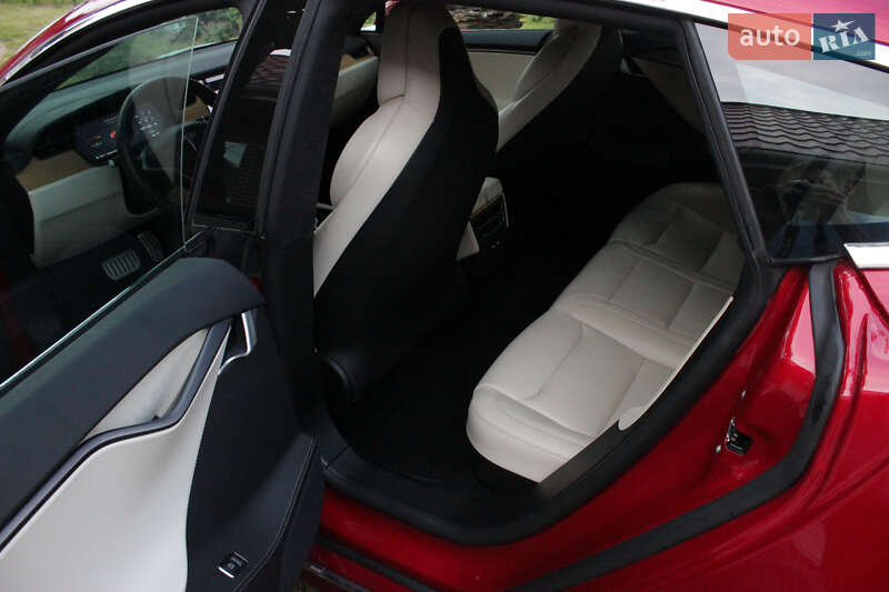 Хэтчбек Tesla Model S 2019 в Киеве