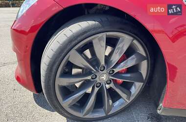 Лифтбек Tesla Model S 2014 в 