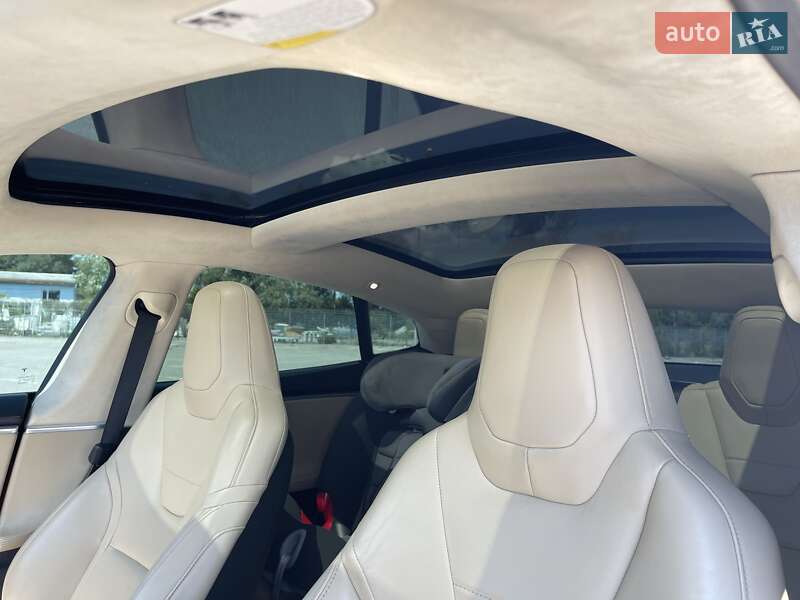 Лифтбек Tesla Model S 2014 в Черновцах