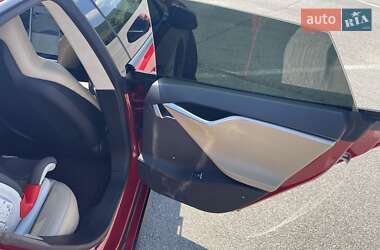 Лифтбек Tesla Model S 2014 в 