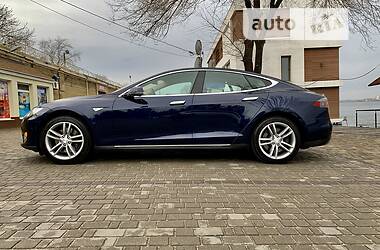 Хэтчбек Tesla Model S 2015 в Днепре