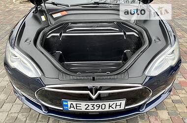 Хэтчбек Tesla Model S 2015 в Днепре