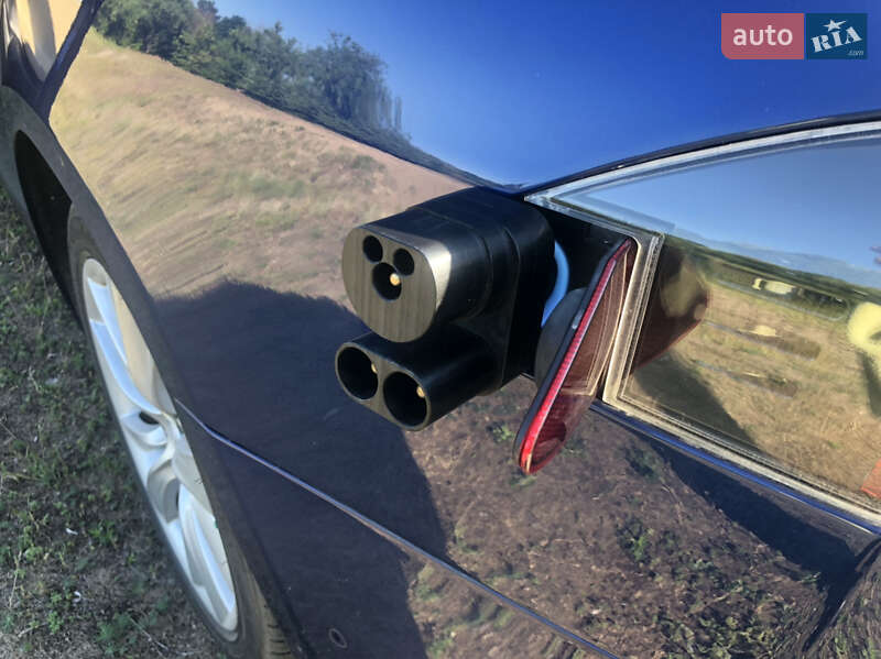 Лифтбек Tesla Model S 2016 в Киеве