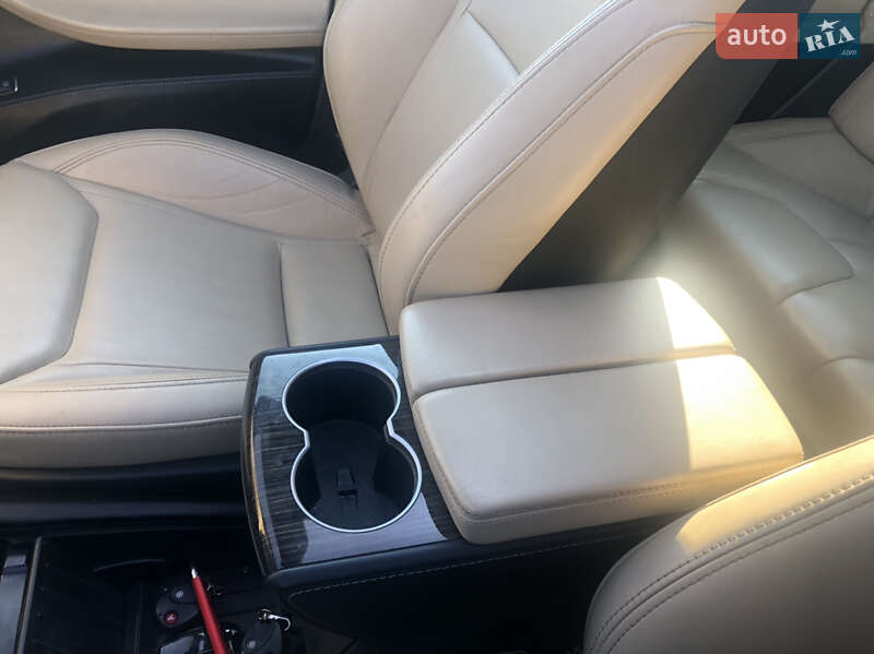 Лифтбек Tesla Model S 2016 в Киеве