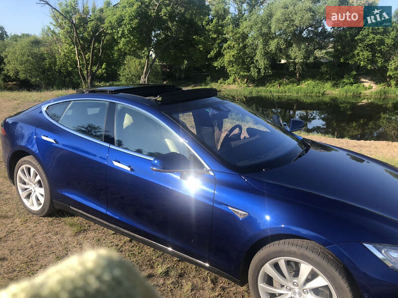 Лифтбек Tesla Model S 2016 в Киеве