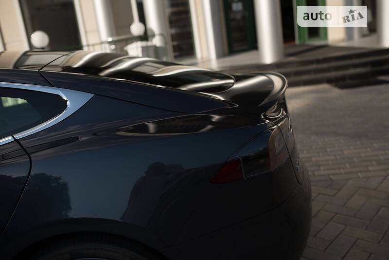 Ліфтбек Tesla Model S 2018 в Києві