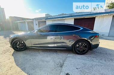 Лифтбек Tesla Model S 2016 в Харькове