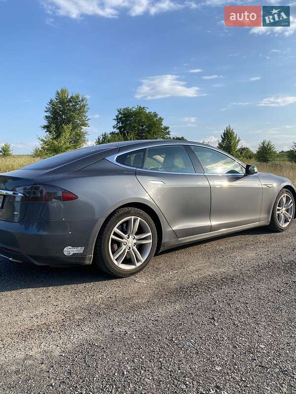 Ліфтбек Tesla Model S 2013 в Києві