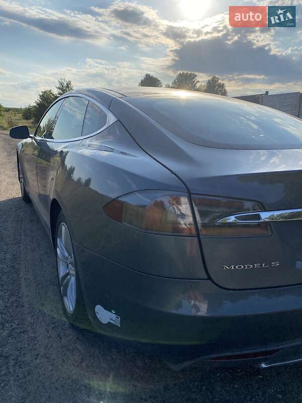 Ліфтбек Tesla Model S 2013 в Києві