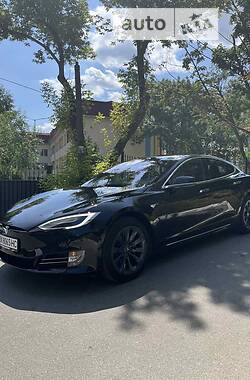 Лифтбек Tesla Model S 2020 в Киеве