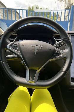 Лифтбек Tesla Model S 2014 в Яготине