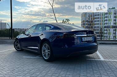 Лифтбек Tesla Model S 2016 в Киеве