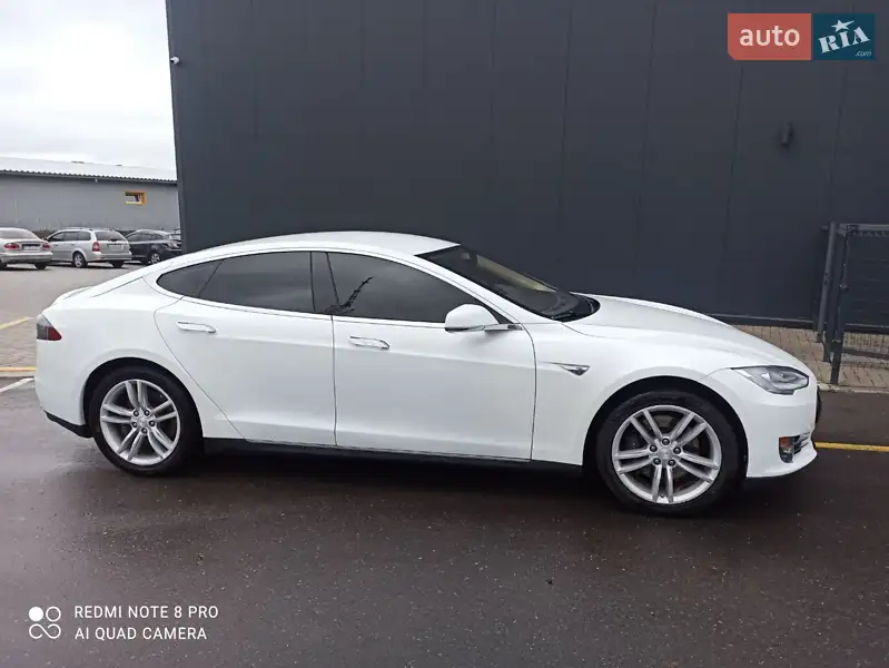 Tesla Model S 2013
