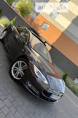 Седан Tesla Model S 2015 в Ивано-Франковске