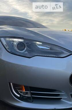 Хэтчбек Tesla Model S 2014 в 