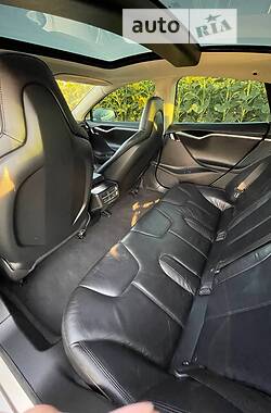 Хэтчбек Tesla Model S 2014 в 