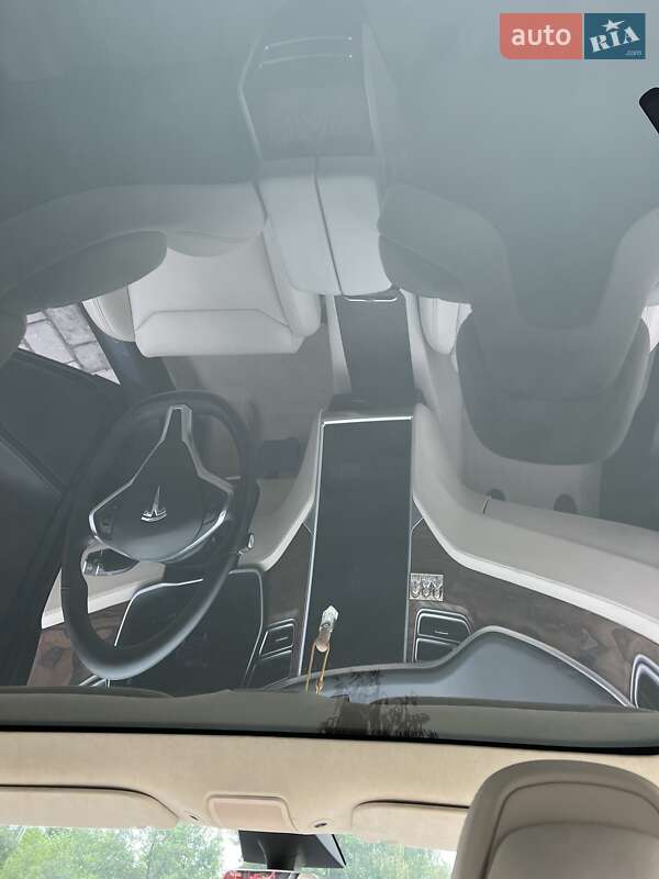 Лифтбек Tesla Model S 2018 в Львове