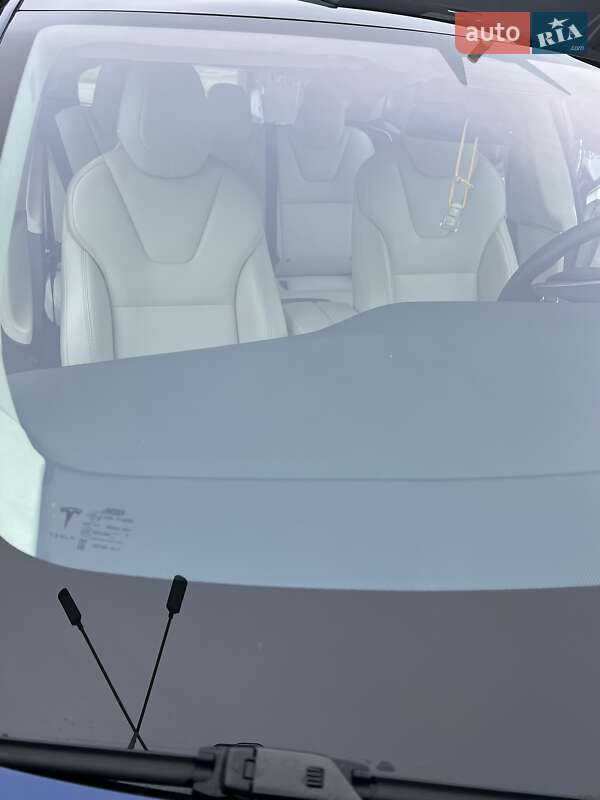 Лифтбек Tesla Model S 2018 в Львове