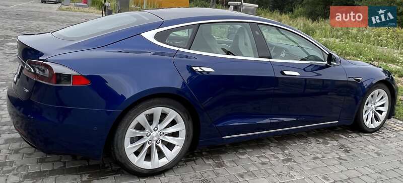 Лифтбек Tesla Model S 2018 в Львове