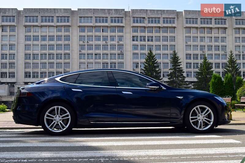 Лифтбек Tesla Model S 2015 в Киеве